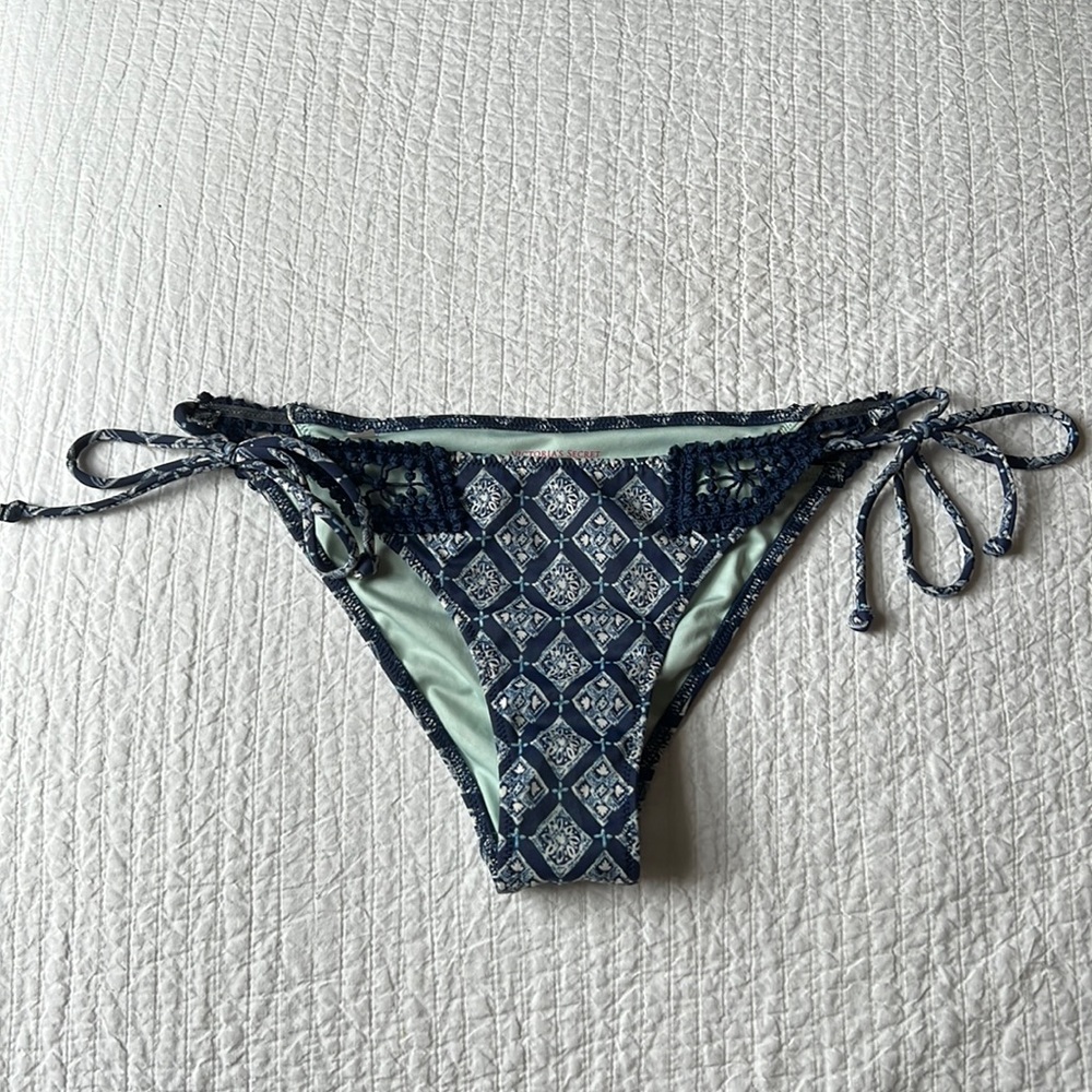 Victoria’s Secret bikini bottom size S